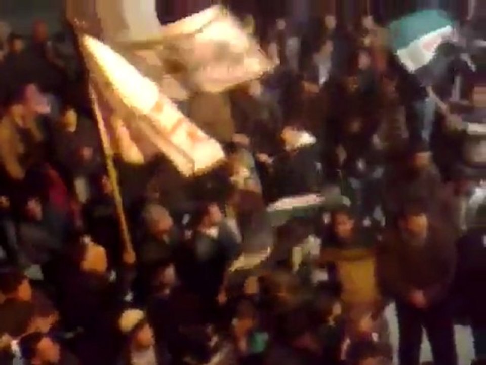 فري برس   ادلب   كفرومة    مظاهرة مسائية نصرة لإدلب 1 12 2011