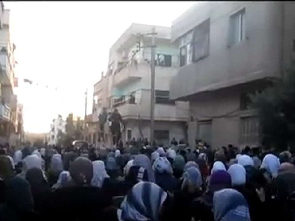 فري برس   حمص المحتلة حرائر الوعر القديم في مظاهرة ثورية رائعة 1 12 2011