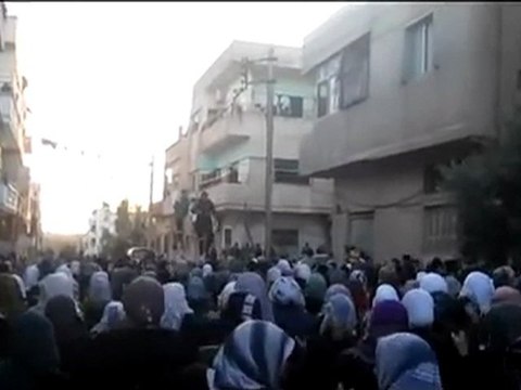 فري برس حمص المحتلة حرائر الوعر القديم في مظاهرة ثورية رائعة 1 12 2011