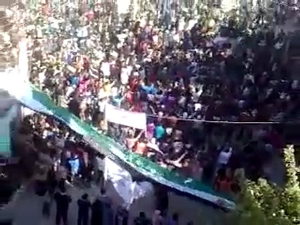 فري برس   ديرالزور مدينة القورية 2 12 2011