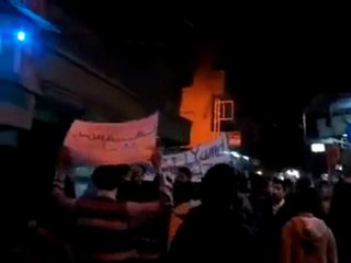 فري برس   ريف دمشق دوما    مظاهرة مسائية تتواجه الى بيت الشهيد 3 12 2011 ج1