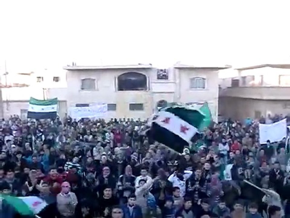 فري برس   معرة النعمان    مظاهرة مع اضراب عام في المدينة 4 12 2011