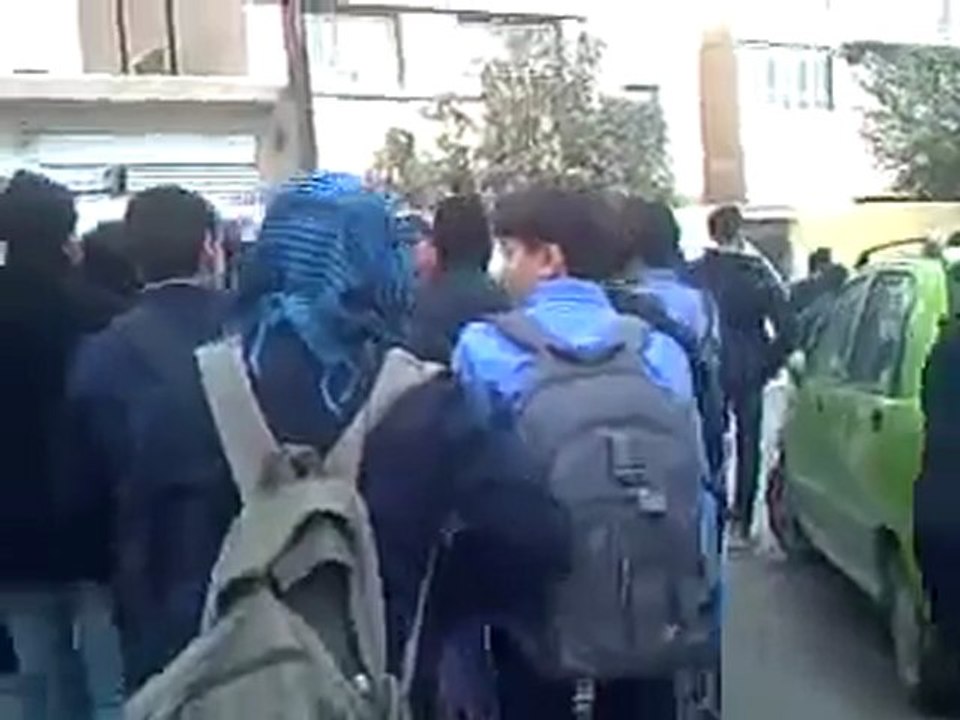 فري برس   ريف دمشق زملكا مظاهرة طلابية نصرة لجوبر ورنكوس وحمص 5 12 2011 ج1