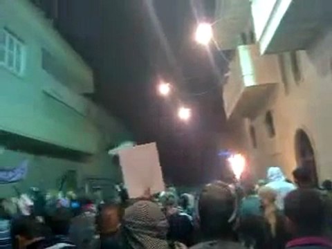 فري برس حماة مسائية لأحرار حي الحميدية تندد بحسن نصر الشيطان وايران 6 12 2011