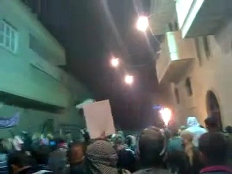 فري برس   حماة مسائية لأحرار حي الحميدية تندد بحسن نصر الشيطان وايران 6 12 2011