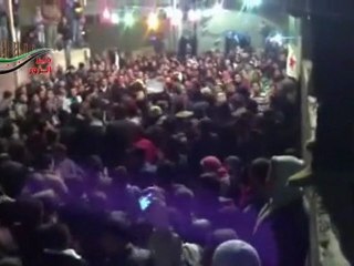فري برس   دير الزور المظاهرات المسائية لأبطال الدير أمام بيت الشهيد نهاد خرابة 6 12 2011 ج5