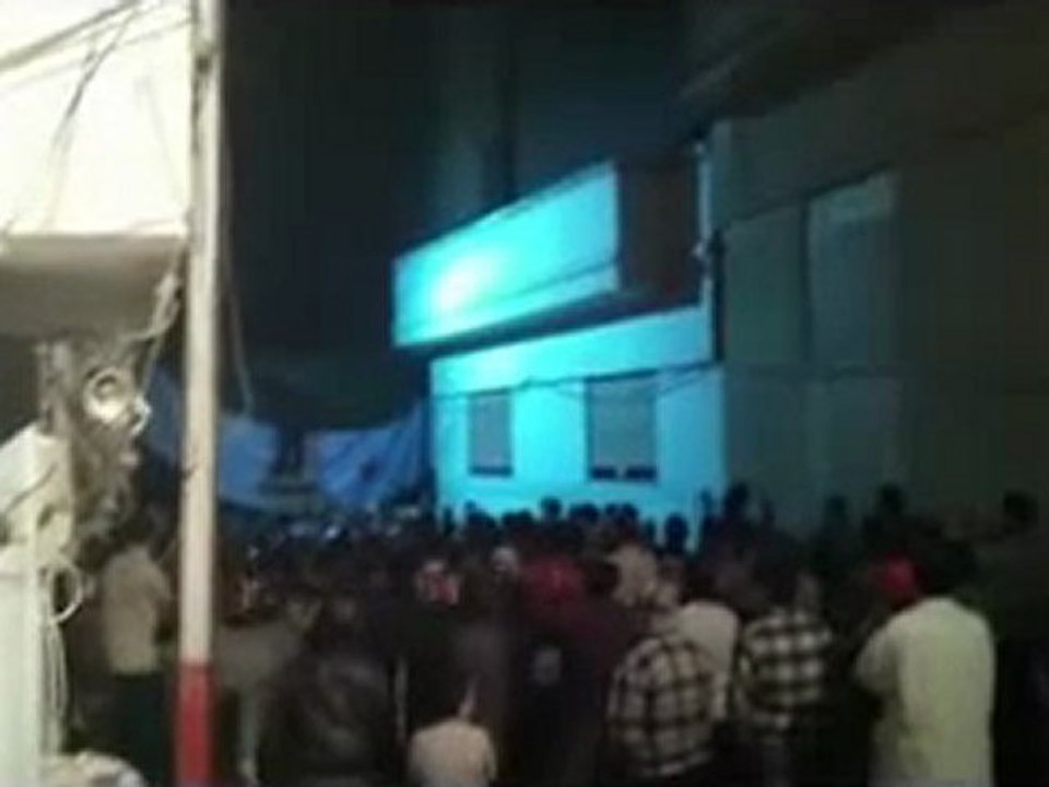 فري برس   حمص باب الدريب حي الورشة هز كف هزو هز تحت ازيز الرصاص 7 12 2011