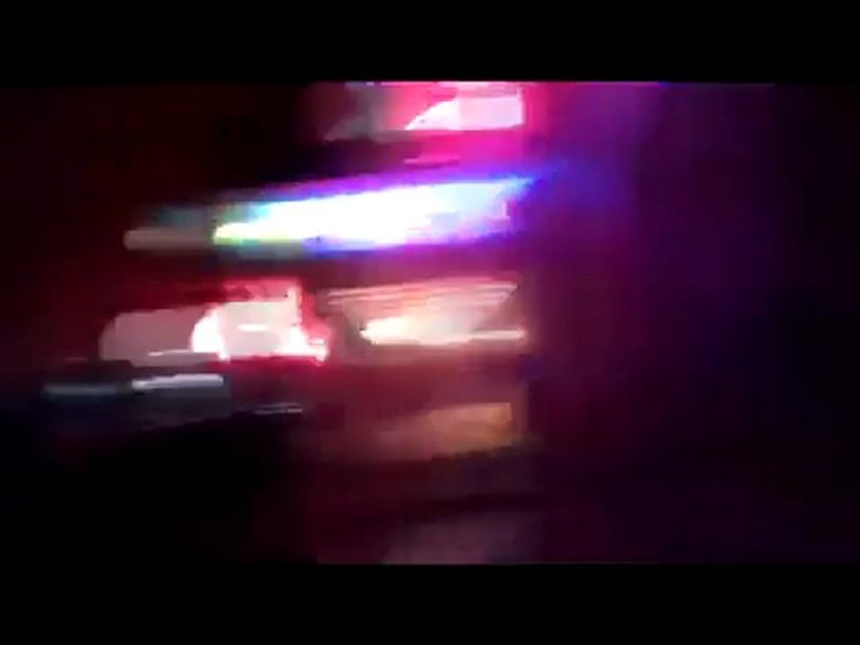 فري برس   وين رجالك يا شام وين التشبيح في شارع 29 ايار قرب المركز الثقافي الروسي 8 12 2011