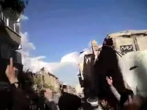 فري برس وسط دمشق الميدان القاعة جمعة اضراب الكرامة لإسقاط القتلة جامع حسين بن الخطاب اتفرجوا عالفيديو للآخر صرنا نسمع الشبيحة بشكل مباشر ب