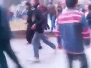 فري برس   مهاجمة الامن للمشييعين في التل الجزء الثاني 10 12 2011