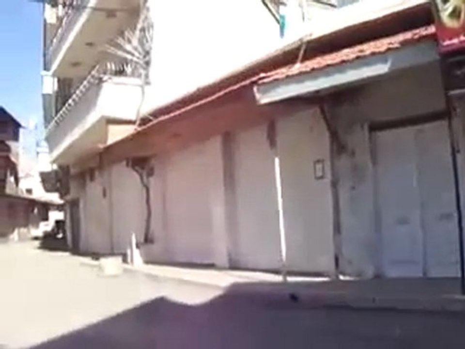 فري برس   ريف دمشق الزبداني  حرق الإطارات في صباح أحد إضراب الكرامة 11 12 2011 ج2