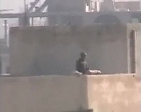 فري برس حماة قناصة في طريق حلب جمعةالجامعة العربية تقتلنا 16 12 2011