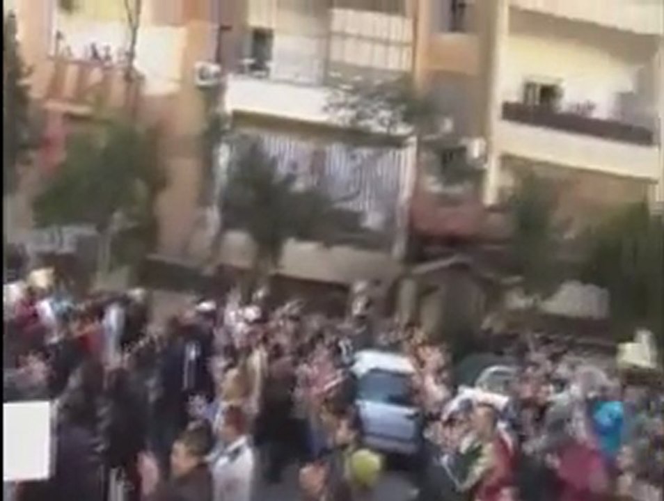 فري برس   جمعة الجامعة العربية تقتلنا حمص القصور 16 12 2011