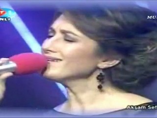 Çiğdem Yarkın ~ Gülünce Gözlerinin İçi Gülüyor.HD