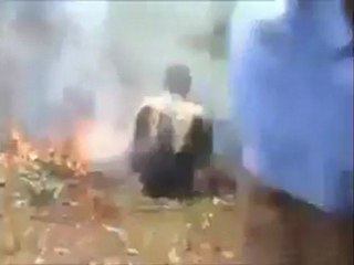 Të krishterët duke i djegur për së gjalli Muslimanët në Nigeri!