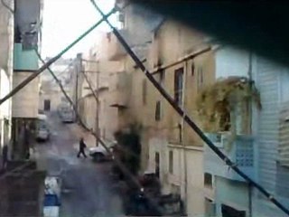 فري برس   حماة اقتحام عصابات الأمن لحي العليليات 16 12 2011