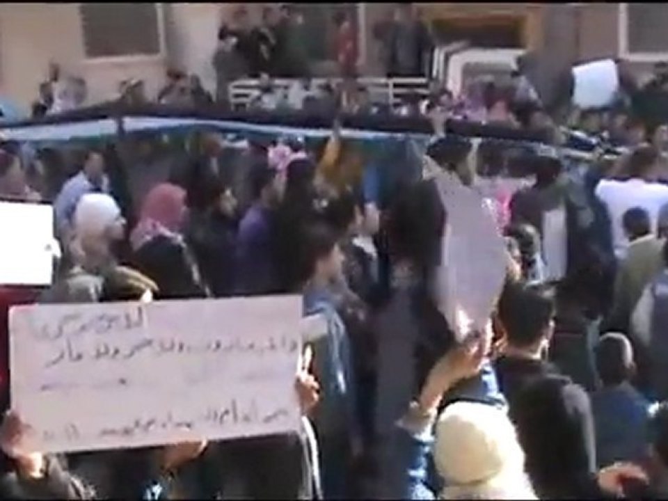 فري برس   حماة حي طريق حلب مظاهرة حاشدة في جمعة الجامعة العربية 16 12 2011