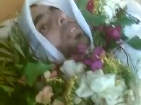 فري برس حمص الوعر الشهيد محمد جمال مروان العلي قبيل تشييعه 18 12 2011