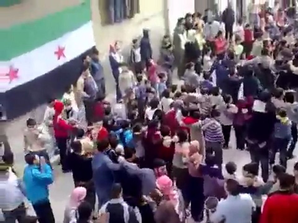 فري برس   حماه  حي الحميدية  نصرة لإدلب الحمراء وحمص 21 12 2011‎