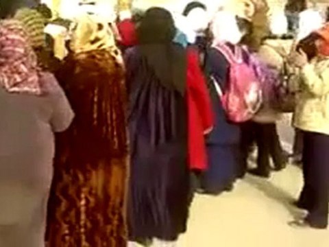 فري برس حلب الأتارب مظاهرة طلابية بمشاركة الحرائر 22 12 2011