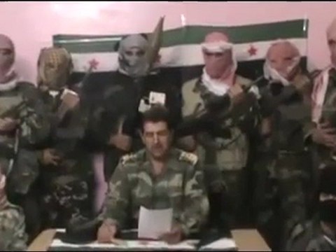 فري برس حماه انشقاق العقيد عدنان محمد حلاق مع عناصره 22 12 2011