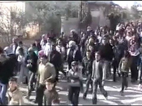 فري برس درعا ‫حوران مدينة بصرالحرير تشييع جثمان الشهيد محمد قاسم الشرع الحريري قتل على ايدي الجيش الأسدي الخاين 22 12 2011‬