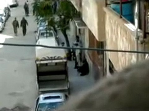 فري برس حمص الخالدية مقطع يظهر الشبيحة وهم يسرقون