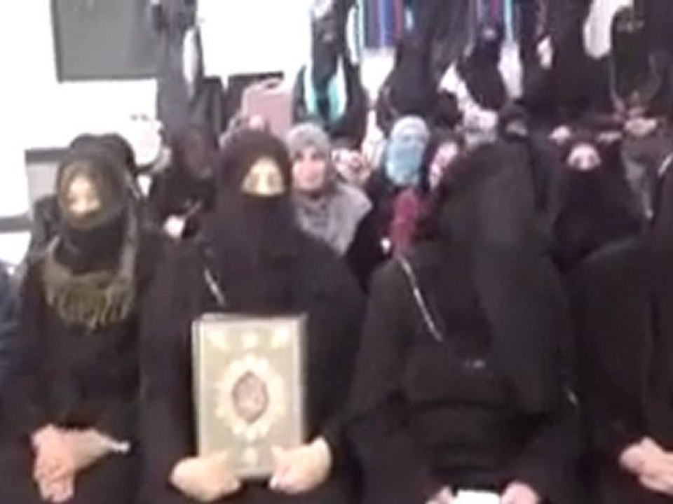 فري برس   اعتصام حرائر مضايا رداً على جرائم النظام 24 ديسمبر 2011 24 12 2011