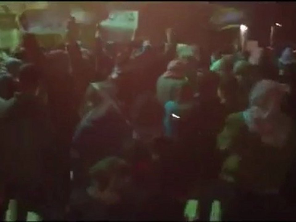 فري برس   حلب   الباب    مظاهرة مسائية رائعة 24 12 2011