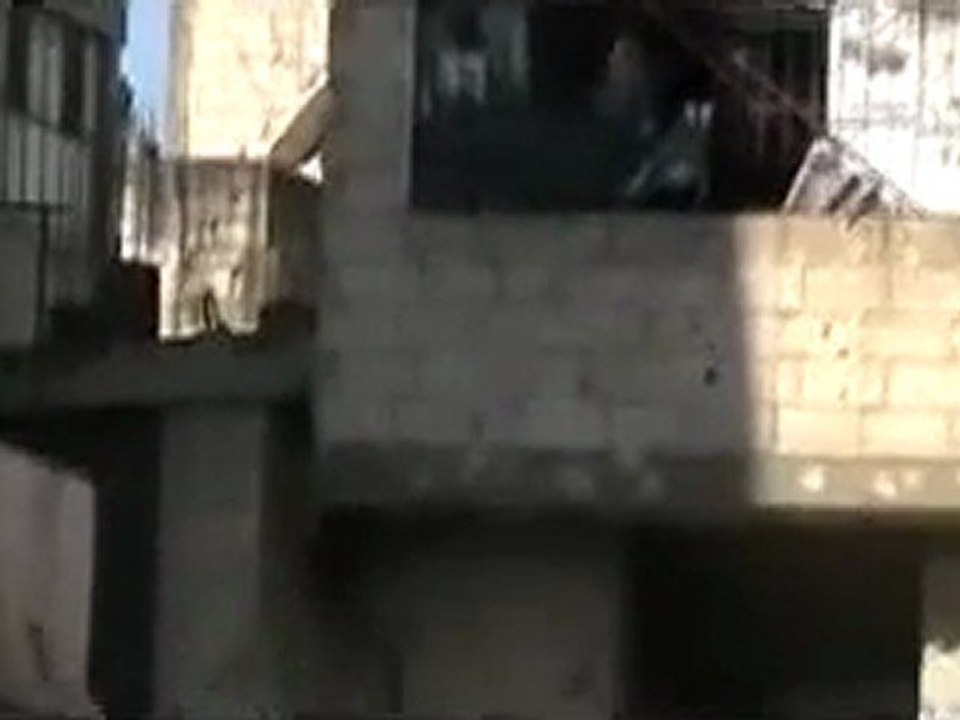 فري برس   حمص وادي العرب واثار القصف على الحي والدمار 26 12 2011