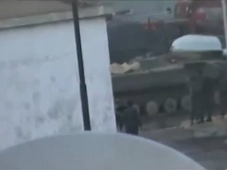 فري برس   حماة   النظام يخبئ الدبابات في الدفاع المدني 24 12 2011