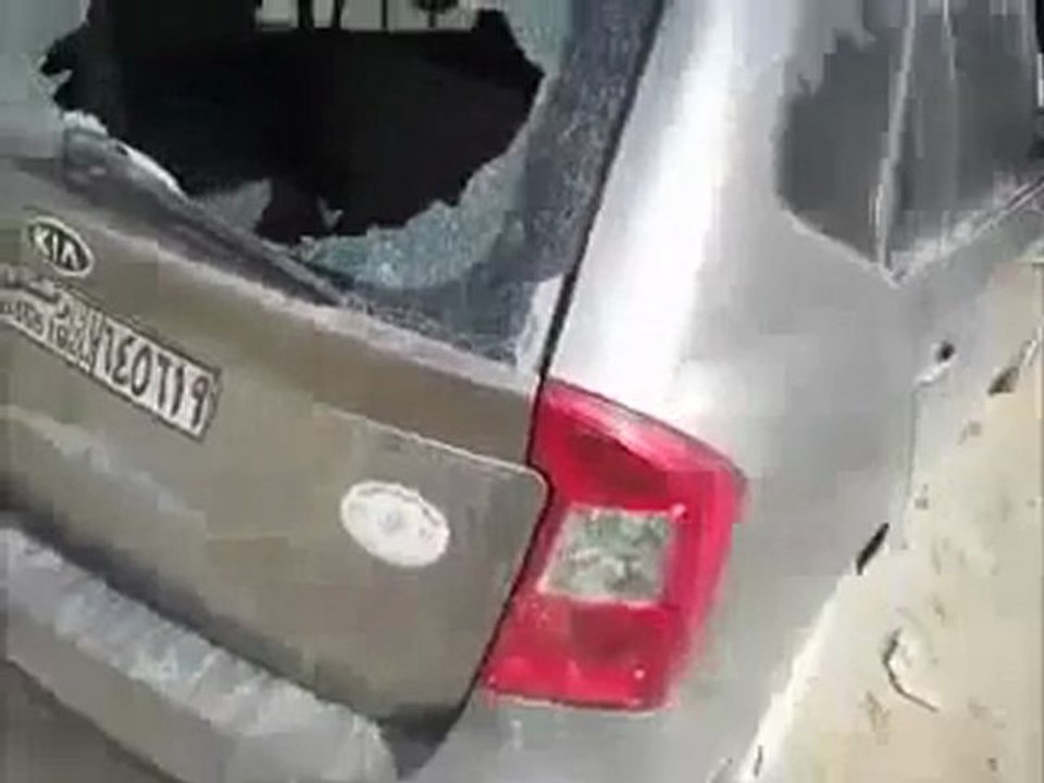 فري برس   درعا نوى تكسير سياره احد المواطنين 24 12 2011