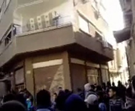 فري برس حي الميدان الثائر مظاهرة طلابية نصرة لبابا عمرو 26 12 2011