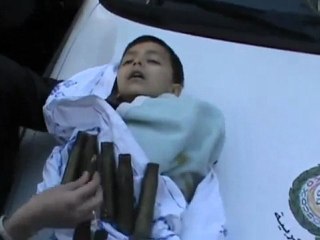 فري برس   ‏ استشهاد احمد الراعي بوجود اللجنة العربية28 12 2011