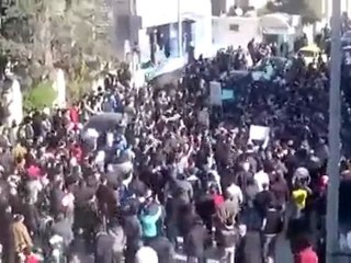 فري برس   مدينة ادلب   مظاهرة أمام القصر العدلي  28 12 2011 ج2