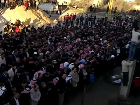 فري برس حوران الحارّة صلاة الجنازة على الشهيد محمد بقدلية 29 12 2011 ج1