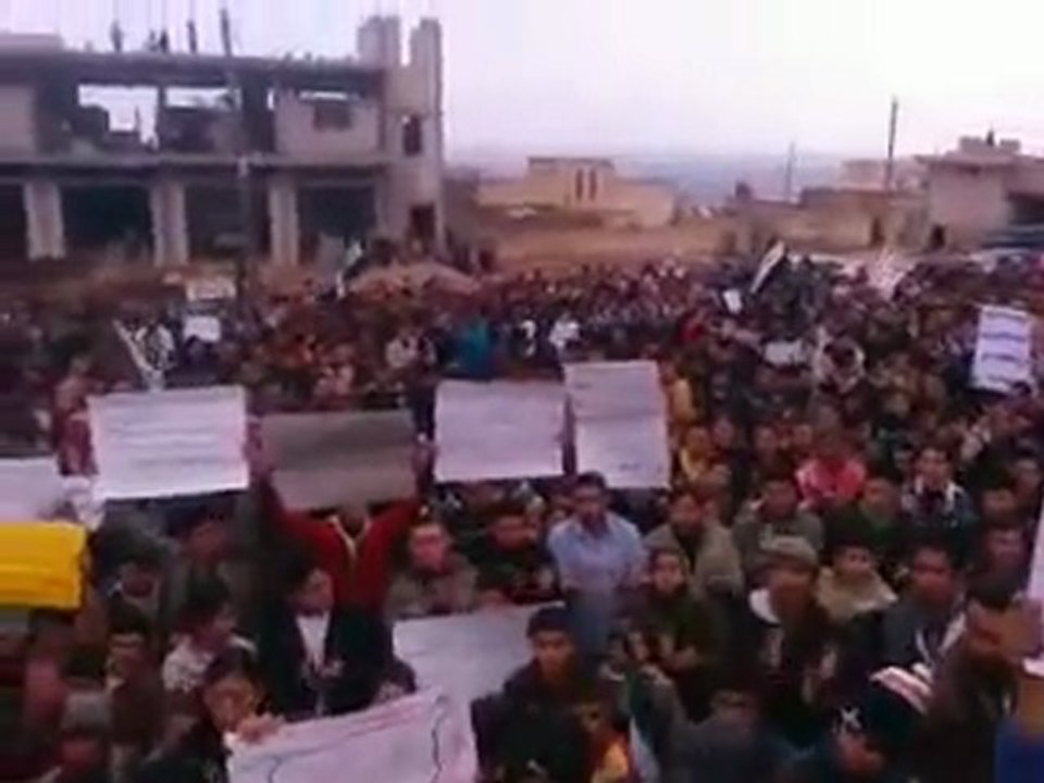 فري برس   ادلب بلدة الهبيط مظاهرة حاشدة صباحية بانتظار المراقبين العرب 31 12 2011