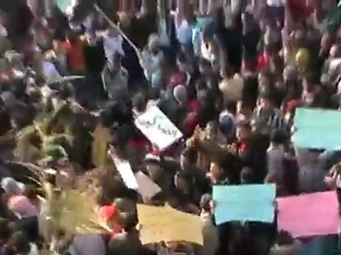 فري برس حماة قلعة المضيق بسهل الغاب بجمعة الزحف إلى الساحات 30 12 2011