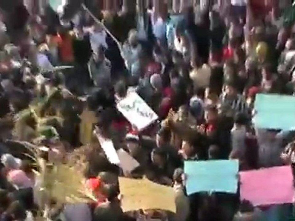 فري برس   حماة قلعة المضيق بسهل الغاب بجمعة الزحف إلى الساحات 30 12 2011