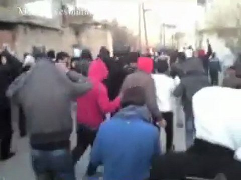 فري برس مظاهرة حي المصطفى دمشق المزة واغلاق الطريق للمتحلق 30 12 2011