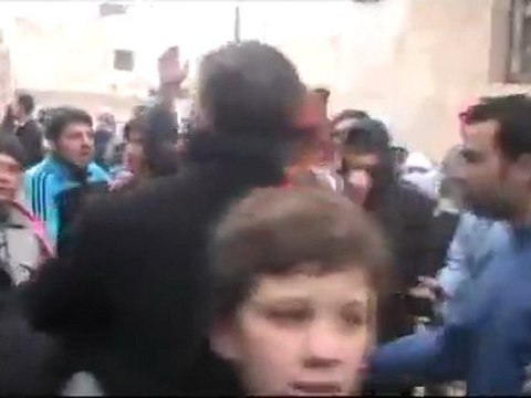 فري برس حماة المحتلة صحفي اجنبي حر في حي طريق حلب 30 12 2011 ج1