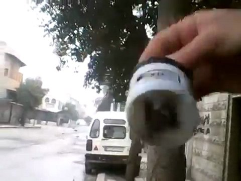 فري برس حماة قنابل غاز محرمة صنع معامل الدفاع 30 12 2011