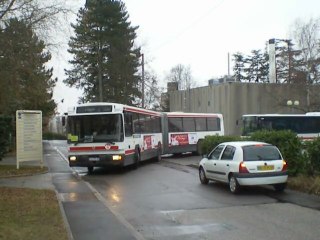 Défilé d'articulés à la sortie du Rotary 2009