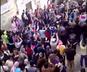 فري برس   حماه  الحميدية  تطالب اللجنه بدخول الاحياء 31 12 2011 ج2