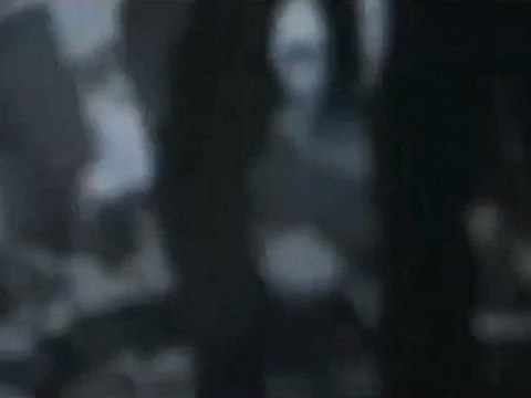 فري برس باباعمرو دمار المنازل وآثار الدماء على الاركام المهدمة إثر قذائف هاون نزلت على المنازل 20 12 2011