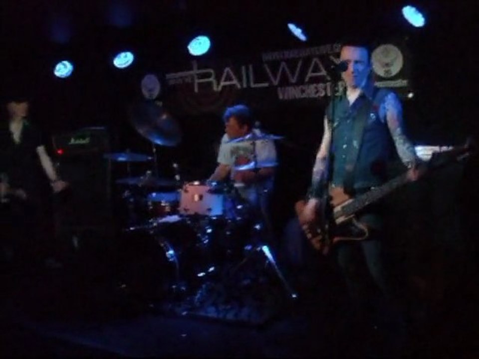 THE VIBRATORS "Disco in Moscow" Railway Inn, Winchester, 2011.