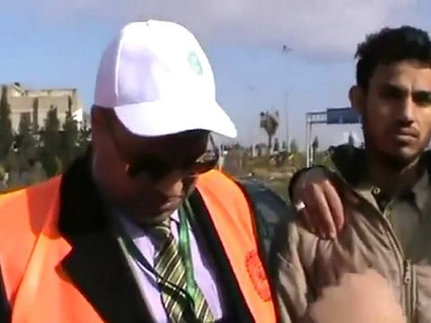 فري برس حمص باباعمرو تسليم 2 أخوة معتقلين والثالث شهيد أمام اللجنة