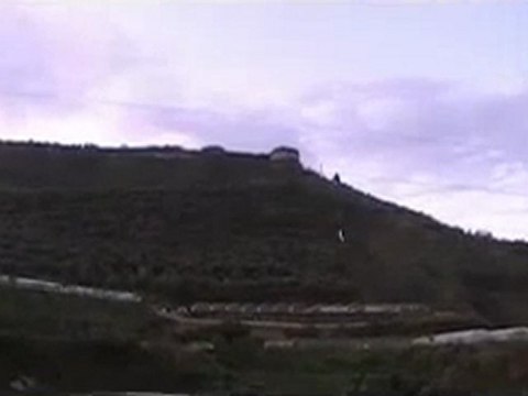 فري برس بانياس رفع علم الاستقلال على سفوح قلعة المرقب 3 1 2012