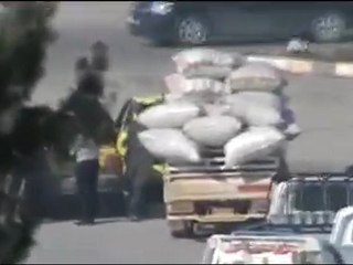 فري برس   حماة   حاجز الجيش يؤخر السير عند دوار السباهي 3 1 2012