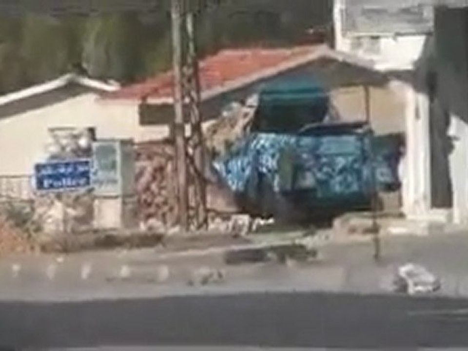 فري برس   حمص البياضه تواجد المدرعات داخل الحي تكذيبا لنبيل العربي 3 1 2012